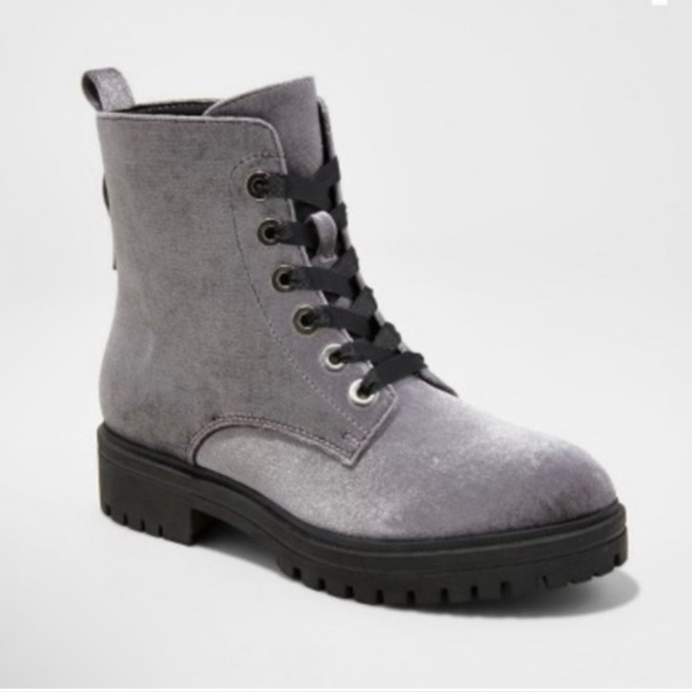 Mossimo Rihanna Lace Up Velvet Grey
Combat Moto Boots Size 7